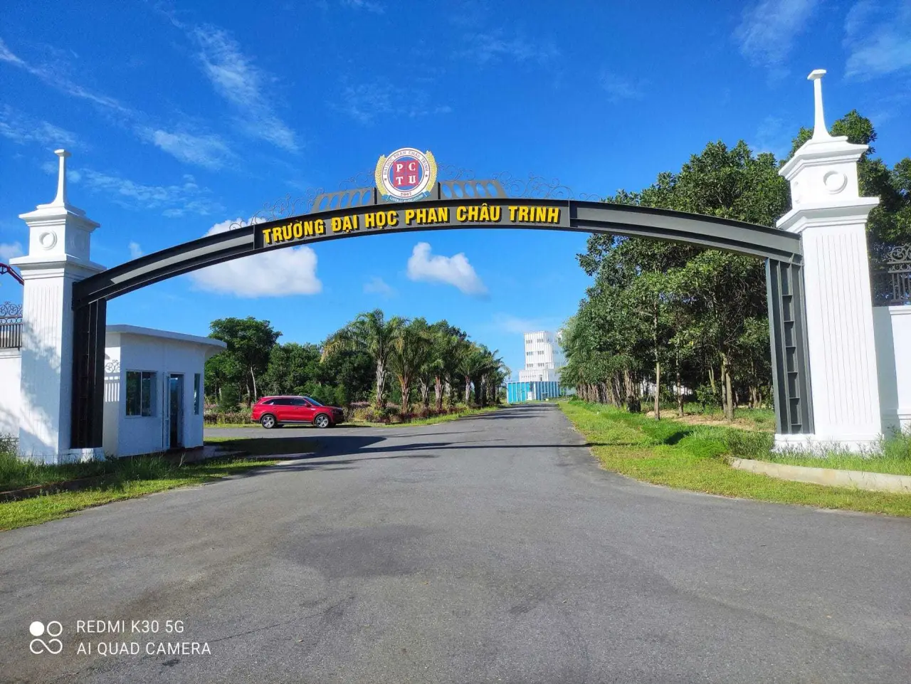 Cổng Trường Đại học Phan Châu Trinh trong Khu đô thị Số 3